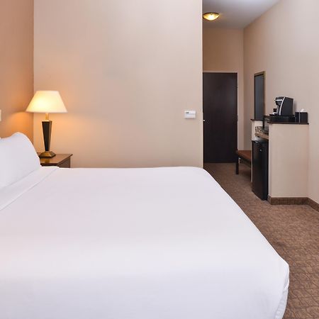 Holiday Inn Express & Suites Bridgeport By Ihg Exterior photo