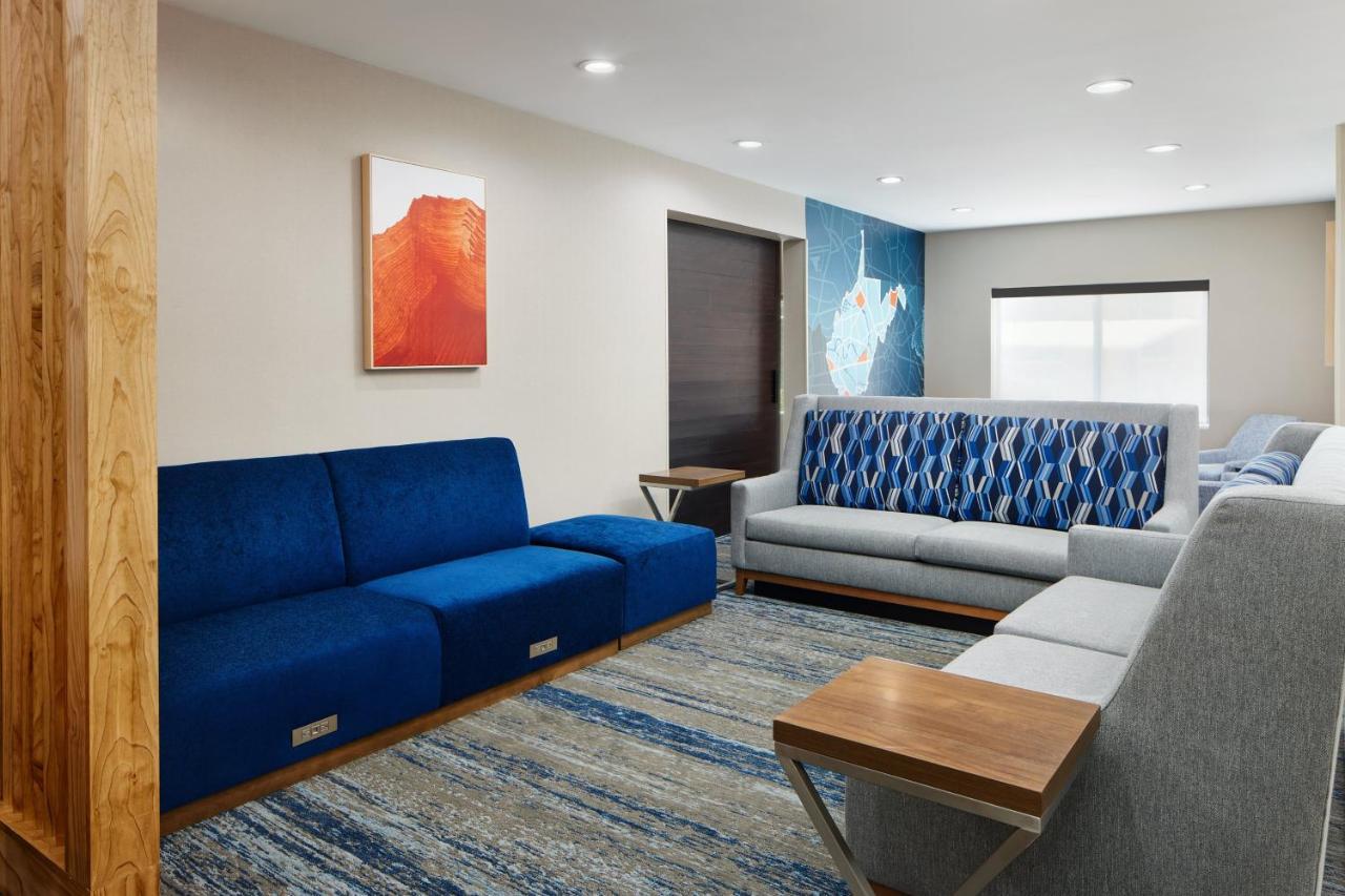 Holiday Inn Express & Suites Bridgeport By Ihg Exterior photo