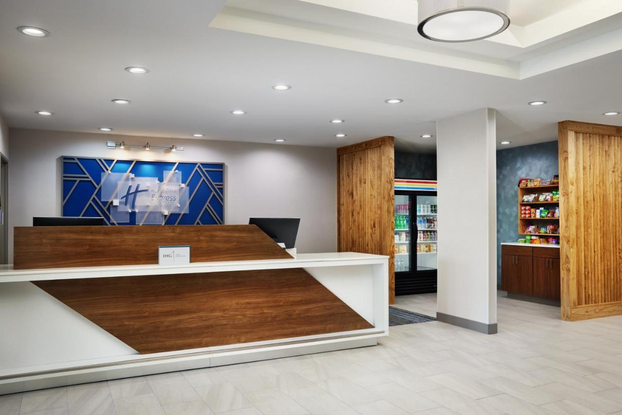 Holiday Inn Express & Suites Bridgeport By Ihg Exterior photo