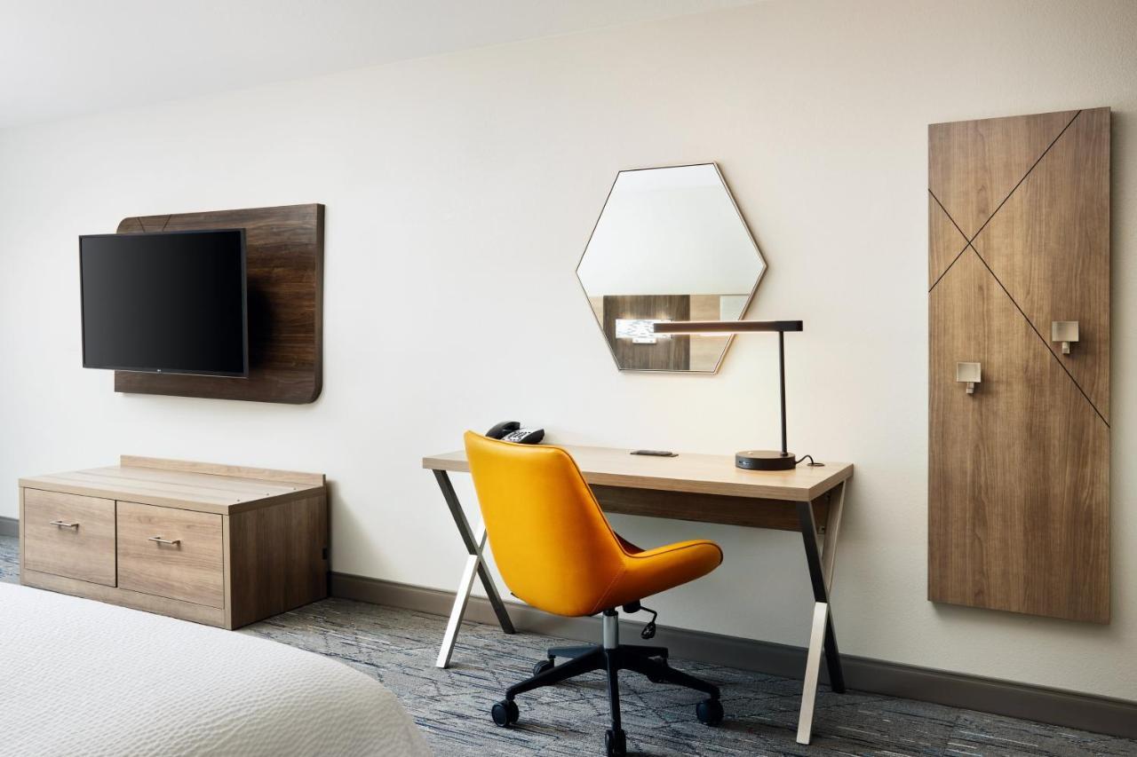 Holiday Inn Express & Suites Bridgeport By Ihg Exterior photo
