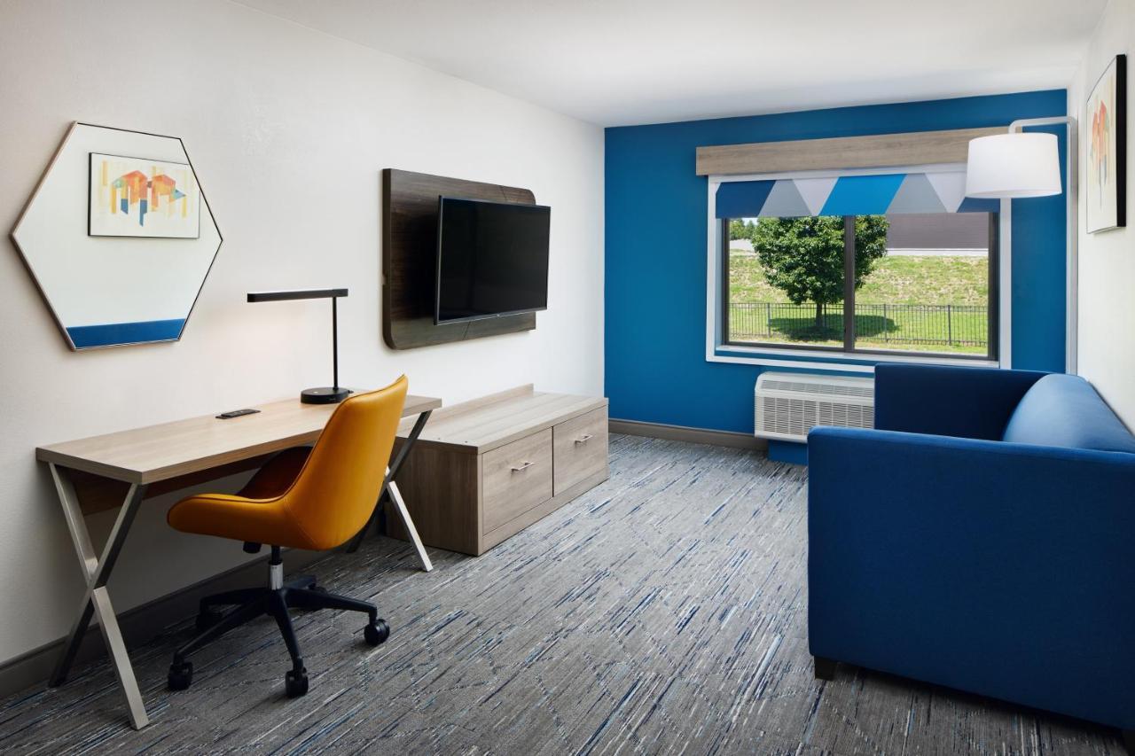 Holiday Inn Express & Suites Bridgeport By Ihg Exterior photo