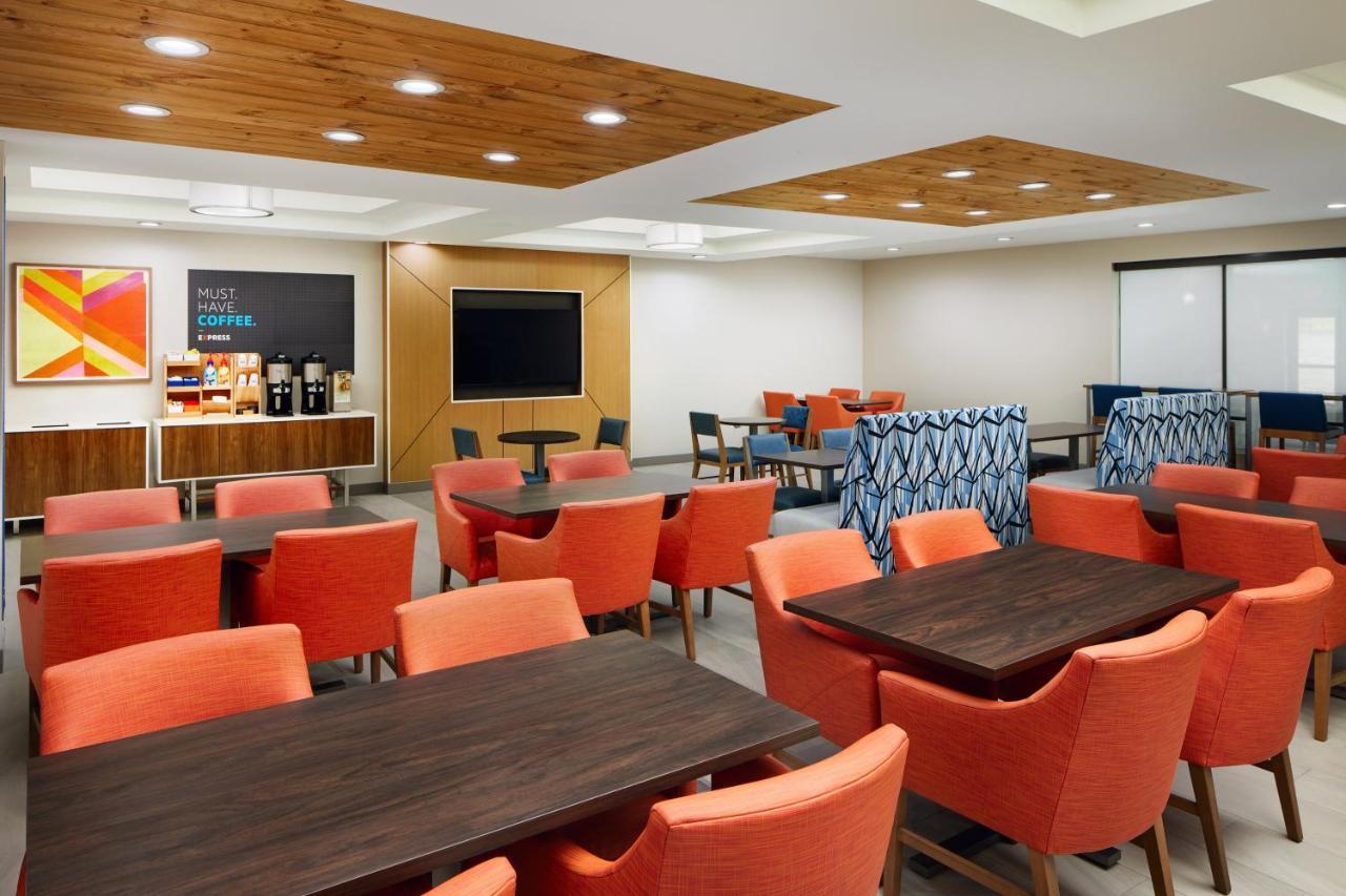 Holiday Inn Express & Suites Bridgeport By Ihg Exterior photo