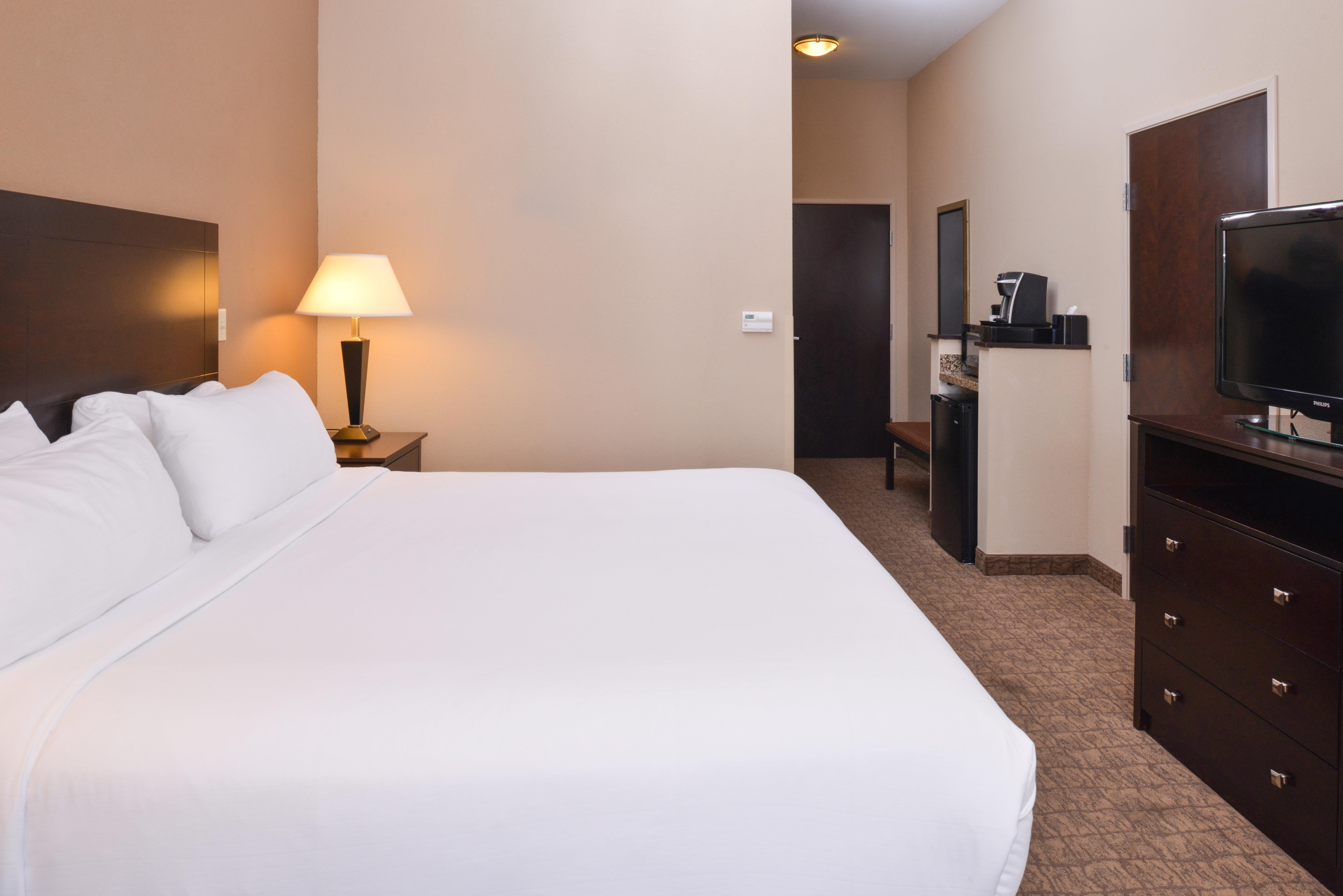 Holiday Inn Express & Suites Bridgeport By Ihg Exterior photo