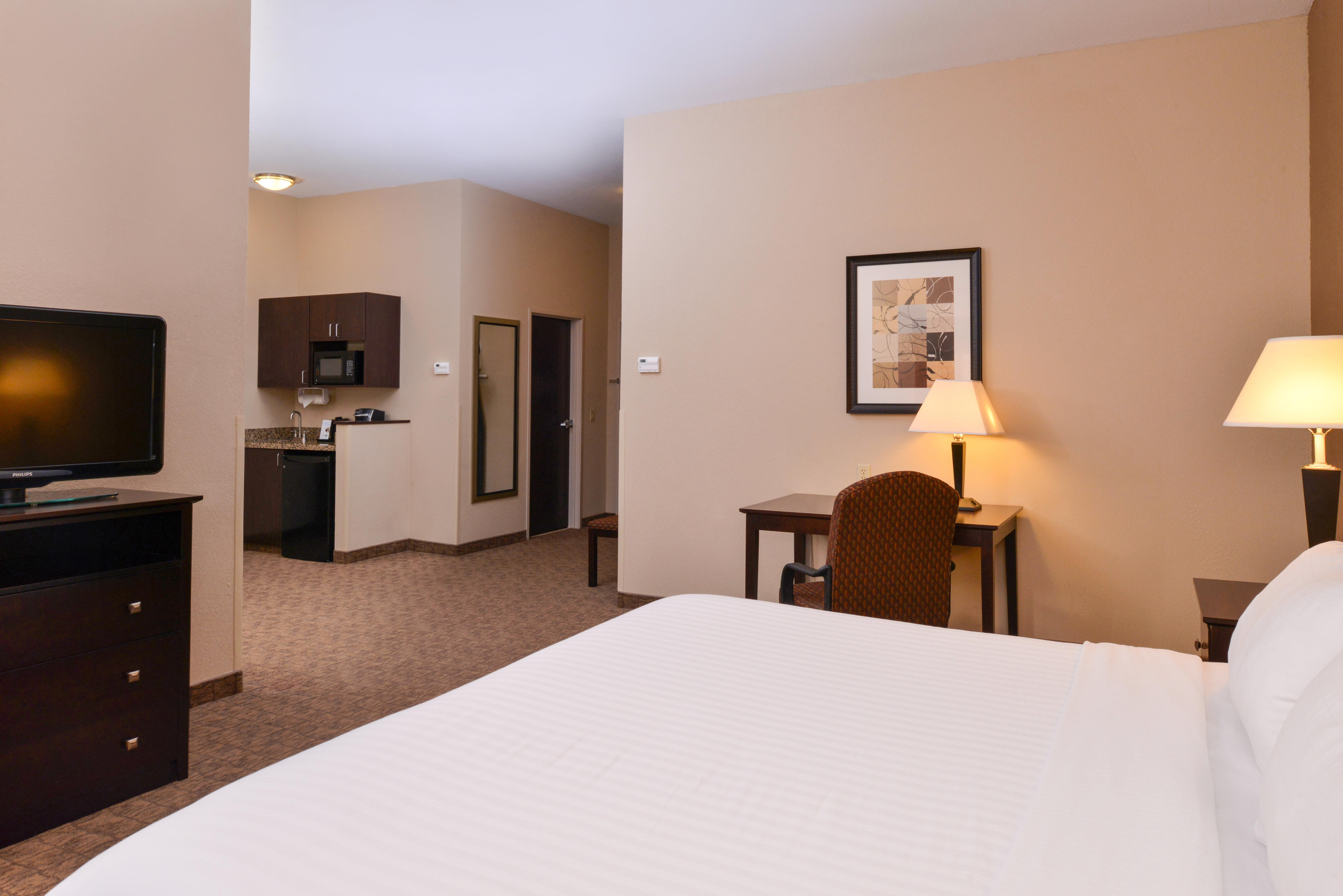 Holiday Inn Express & Suites Bridgeport By Ihg Exterior photo