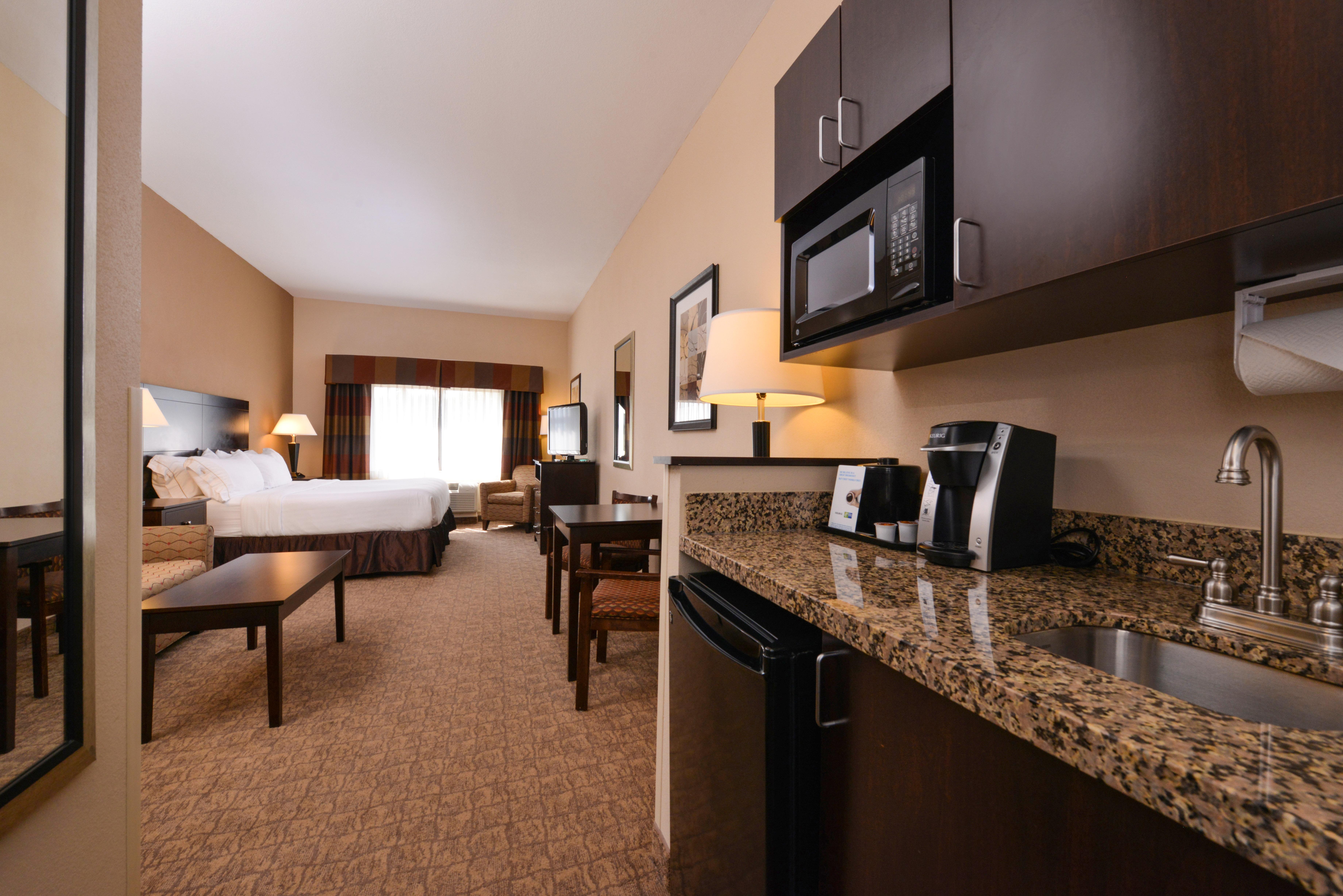 Holiday Inn Express & Suites Bridgeport By Ihg Exterior photo