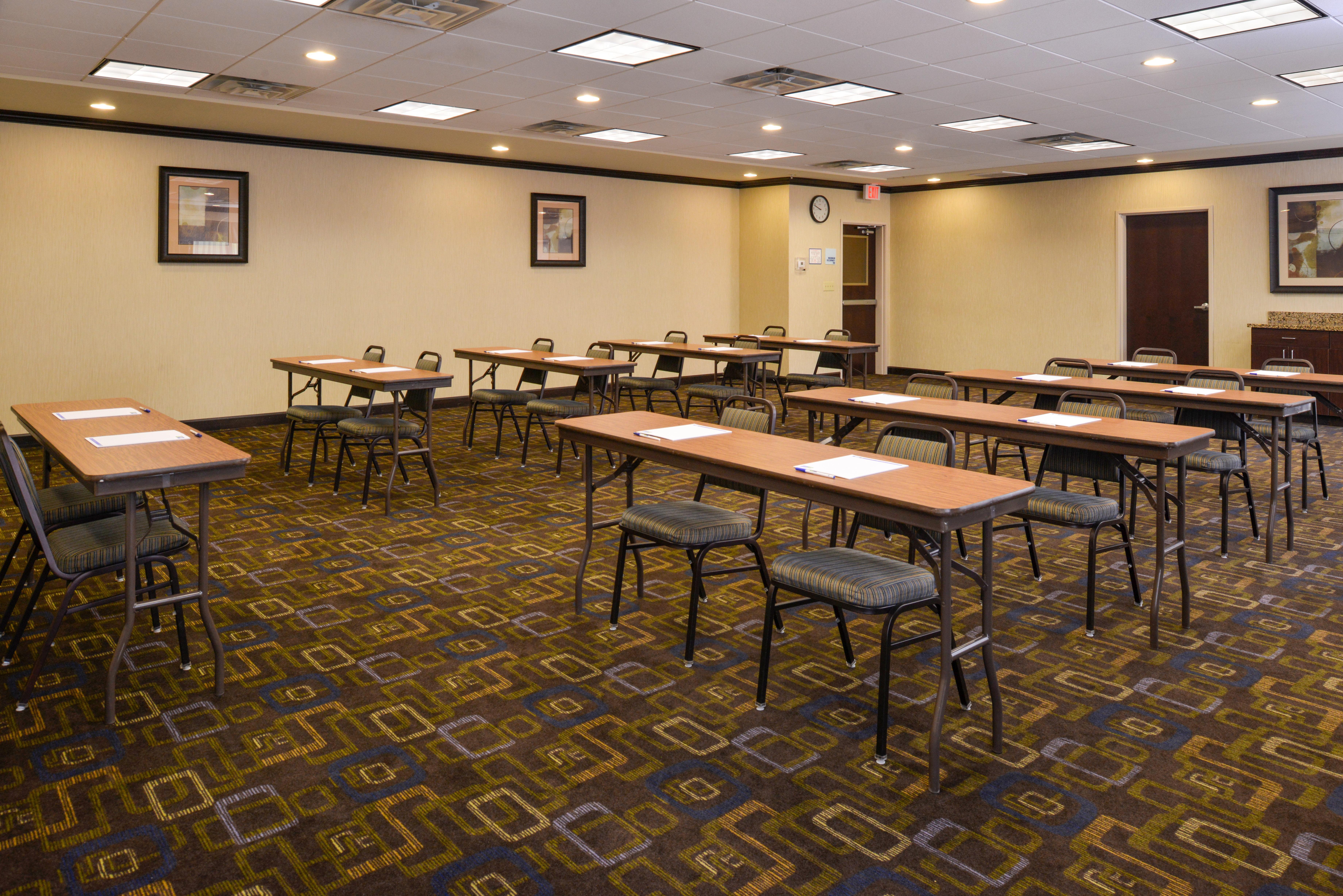 Holiday Inn Express & Suites Bridgeport By Ihg Exterior photo