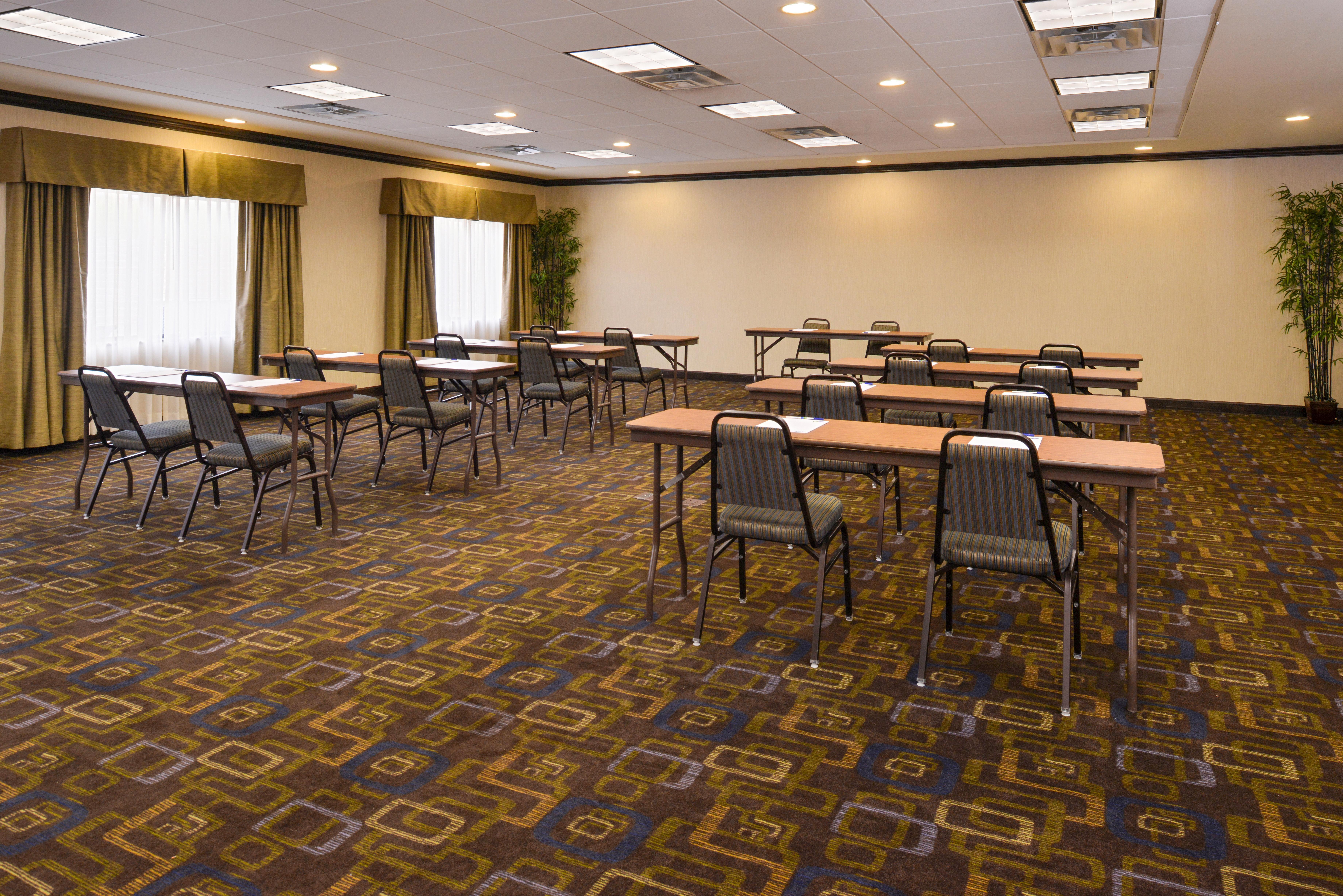 Holiday Inn Express & Suites Bridgeport By Ihg Exterior photo