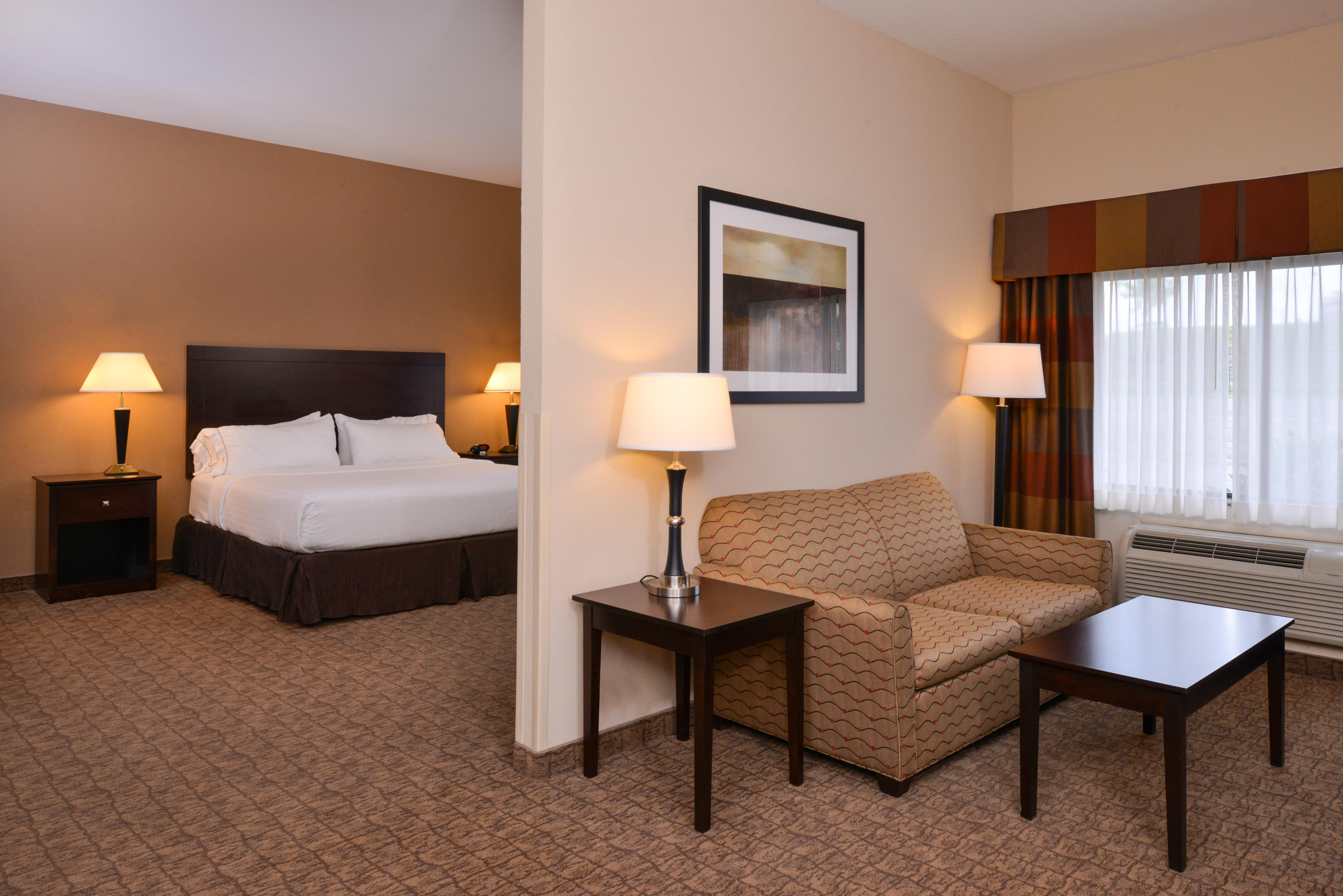 Holiday Inn Express & Suites Bridgeport By Ihg Exterior photo